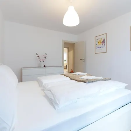 Break Apartment *